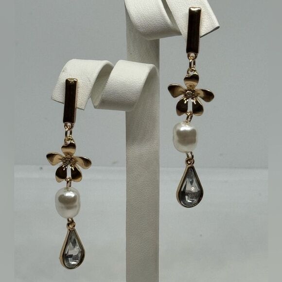 ISAAC MIZRAHI Gold Tone Flower Crystal Dangling Post  Earrings 2.5 inch - Picture 4 of 5